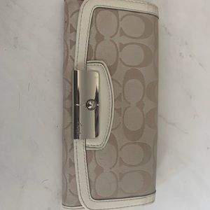 Champagne coach wallet